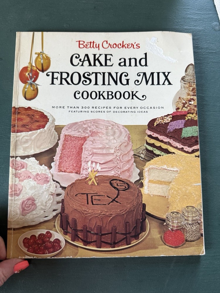 VINTAGE BETTY CROCKER’S CAKE AND FROSTING MIX COOKBOOK 1966 FIRST EDITION