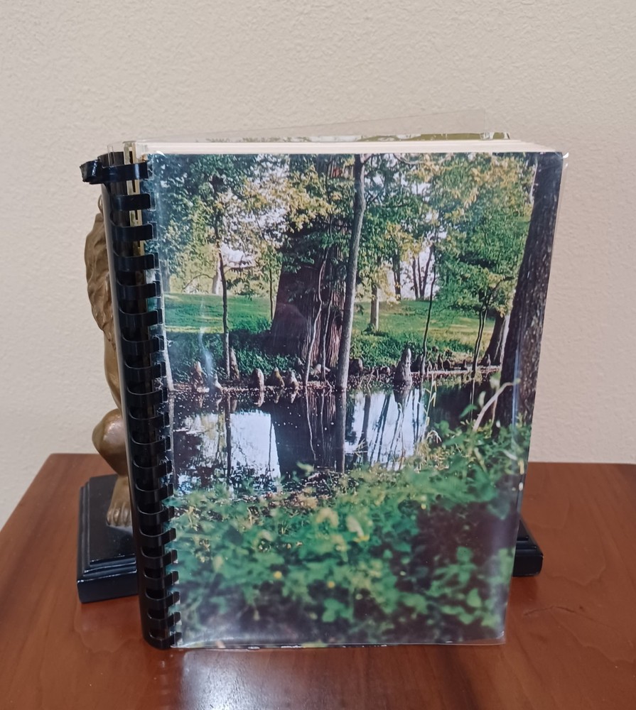 Indianola MS Bayou Cuisine St Stephens Episcopal Church Cookbook 1975 Spiral