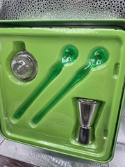Ultimate Guide to Craft Gin By Igloo Books Includes 2 Stirrers Measure, Infuser