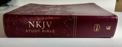 NKJV Study Bible New King James Version, Cranberry Leathersoft, Full-Color 2018