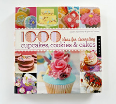 1000 Ideas for Decorating Cupcakes Cookies & Cakes Sandra Salamony 2010 Book