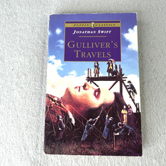 Gulliver’s Travels by Jonathan Swift – Puffin Classics – Paperback – GOOD