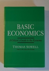 Basic Economics : A Citizen’s Guide to the Economy by Thomas Sowell (2000,…