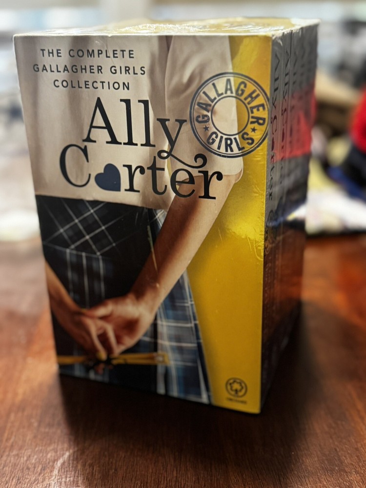 NEW GALLAGHER GIRLS BOXED SET Complete Series Ally Carter #1-6 Young Spy