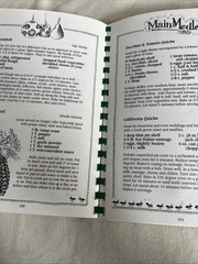 Gooseberry Patch Cookbooks, 2 Spiral, For Bees & Me And 101 Cozy Casseroles