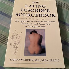 The Eating Disorder Sourcebook; Paperback Carolyn Costin 1999