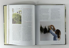 Leaves, Roots & Fruit : A Step-By-Step Guide to Planting an Organic Garden 2023