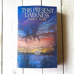 Crossway Books This Present Darkness Frank E. Peretti Fiction Novel PB 1986