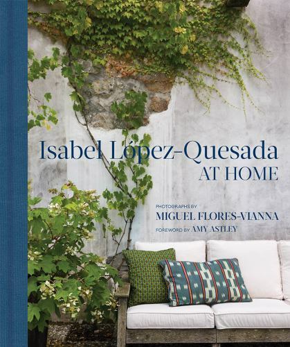 At Home: Isabel LÃ³pez-Quesada: Combining period and contemporary furniture an..