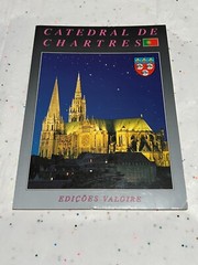 France: CHARTRES CATHEDRAL BROCHURE, FULL COLOR, 22 PAGES, 1997 – PORTUGUESE