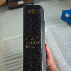 Thomas Nelson NKJV Study Bible Second Edition Leather Bound Ribbon Marker 2007