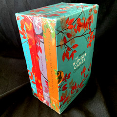 NEW SEALED! Hunger Games Box Set DELUXE EDITION w/ Stencil Edges Suzanne Collins