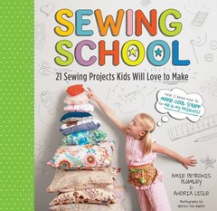 Sewing School: 21 Sewing Projects Kids Will Love to Make by Andria Lisle (Englis