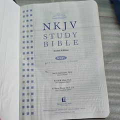 Thomas Nelson NKJV Study Bible Second Edition Leather Bound Ribbon Marker 2007