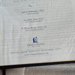 Thomas Nelson NKJV Study Bible Second Edition Leather Bound Ribbon Marker 2007