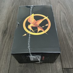 Trilogy Boxed Set – Catching Fire – Mockingjay by Suzanne Collins (2013,…