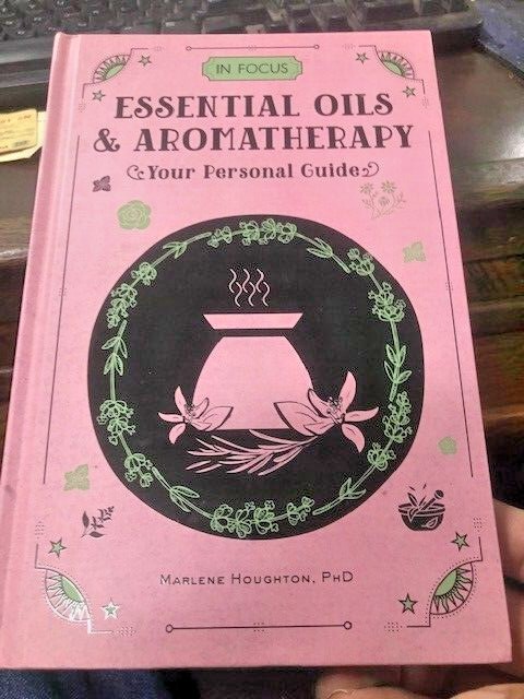 In Focus Ser.: Essential Oils and Aromatherapy (in Focus) (2018, Hardcover)