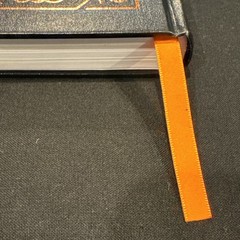 Siddur Illuminated by Chassidus – Weekday Shacharis 7 x 10; Like new condition