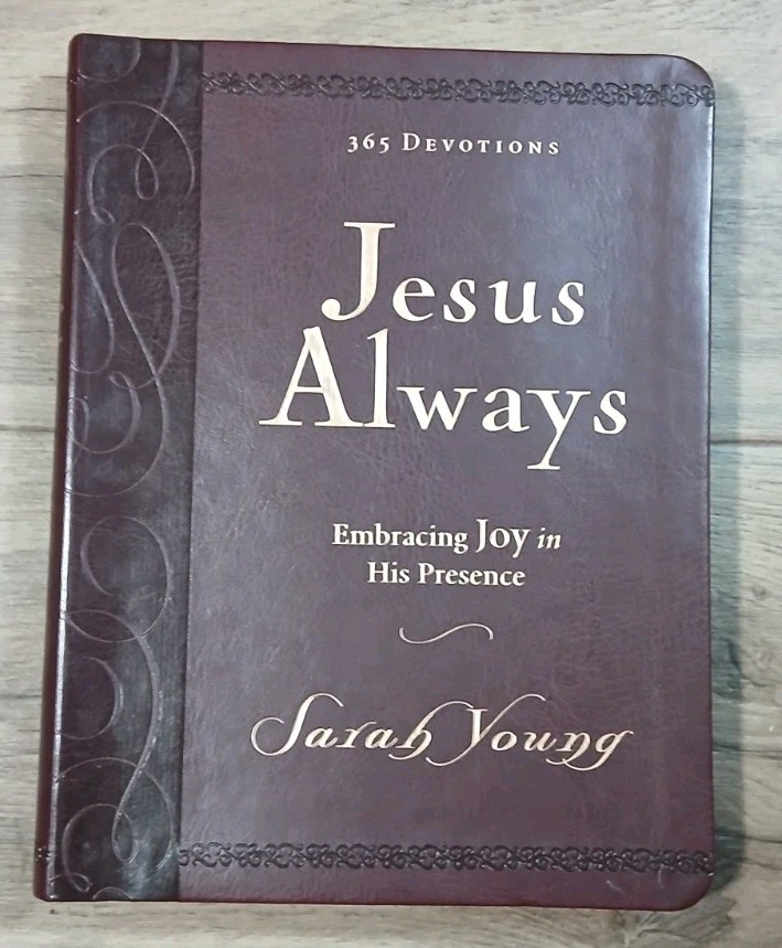 Jesus Always 365 Devotions Sarah Young Softback 2016 7×9” Like – New – Condition