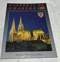 France: CHARTRES CATHEDRAL BROCHURE, FULL COLOR, 22 PAGES, 1997 – PORTUGUESE
