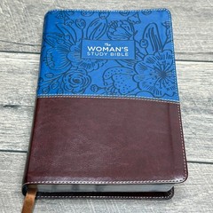 Woman’s Study Bible NIV 2018 Thomas Nelson Full Color Floral Faux Leather