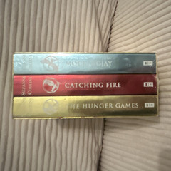 Suzanne Collins The Hunger Games 3-Book Box Set brand new in plastic