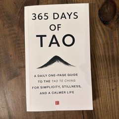 365 Days of Tao: A Daily One-Page Guide to the Tao Te Ching for Simplicity, Stil