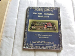 The Self-Sufficient Backyard by Ron & Johanna Melchiore 2020 PB