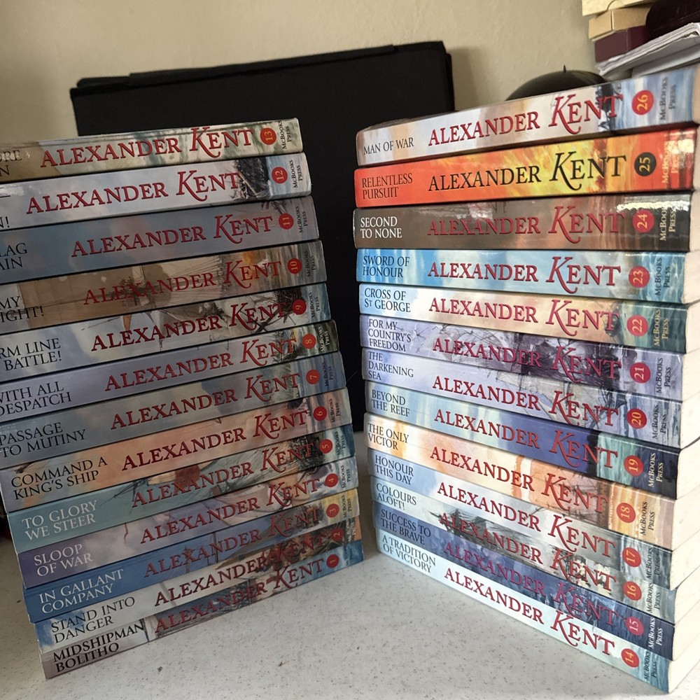Almost Complete Series – Lot (26) Midshipman Bolitho books by Alexander Kent