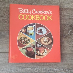 Vintage Betty Crocker’s Cookbook Red Pie 1973 5 Ring Binder