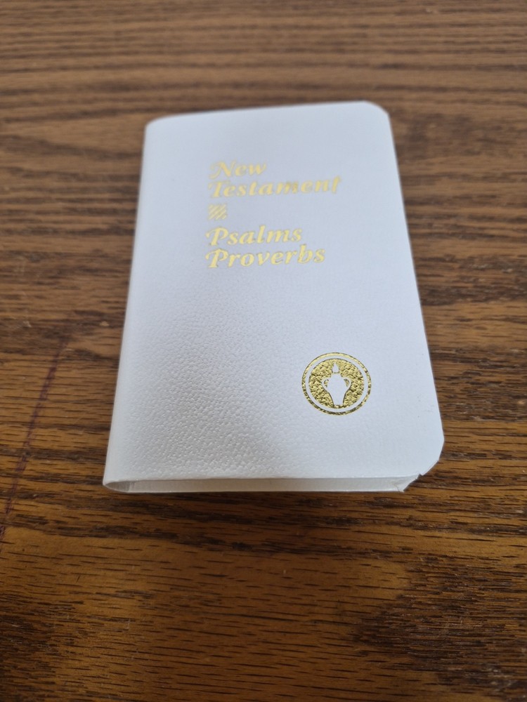 New Testament Psalms Proverbs Pocket Size Gideon International