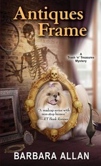 Antiques Frame (A Trash ‘n’ Treasures Mystery)