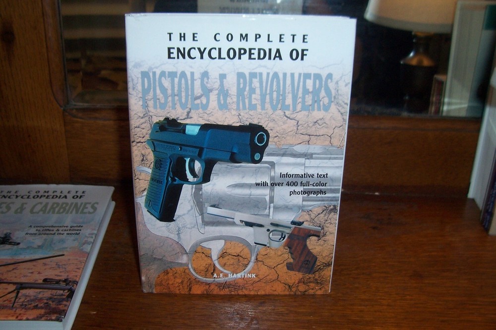 the complete encyclopedia of pistols and revolvers a.e. hartink