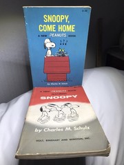 Vintage Snoopy & Snoopy Come Home Charles Schulz Paperback Comic Books Lot Of 2