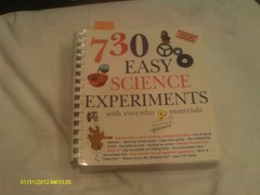 730 Easy! Science Experiments with Everyday Material