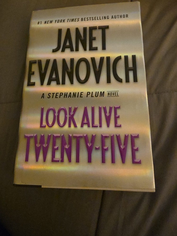 Look Alive Twenty-Five : A Stephanie Plum Novel by Janet Evanovich Signed